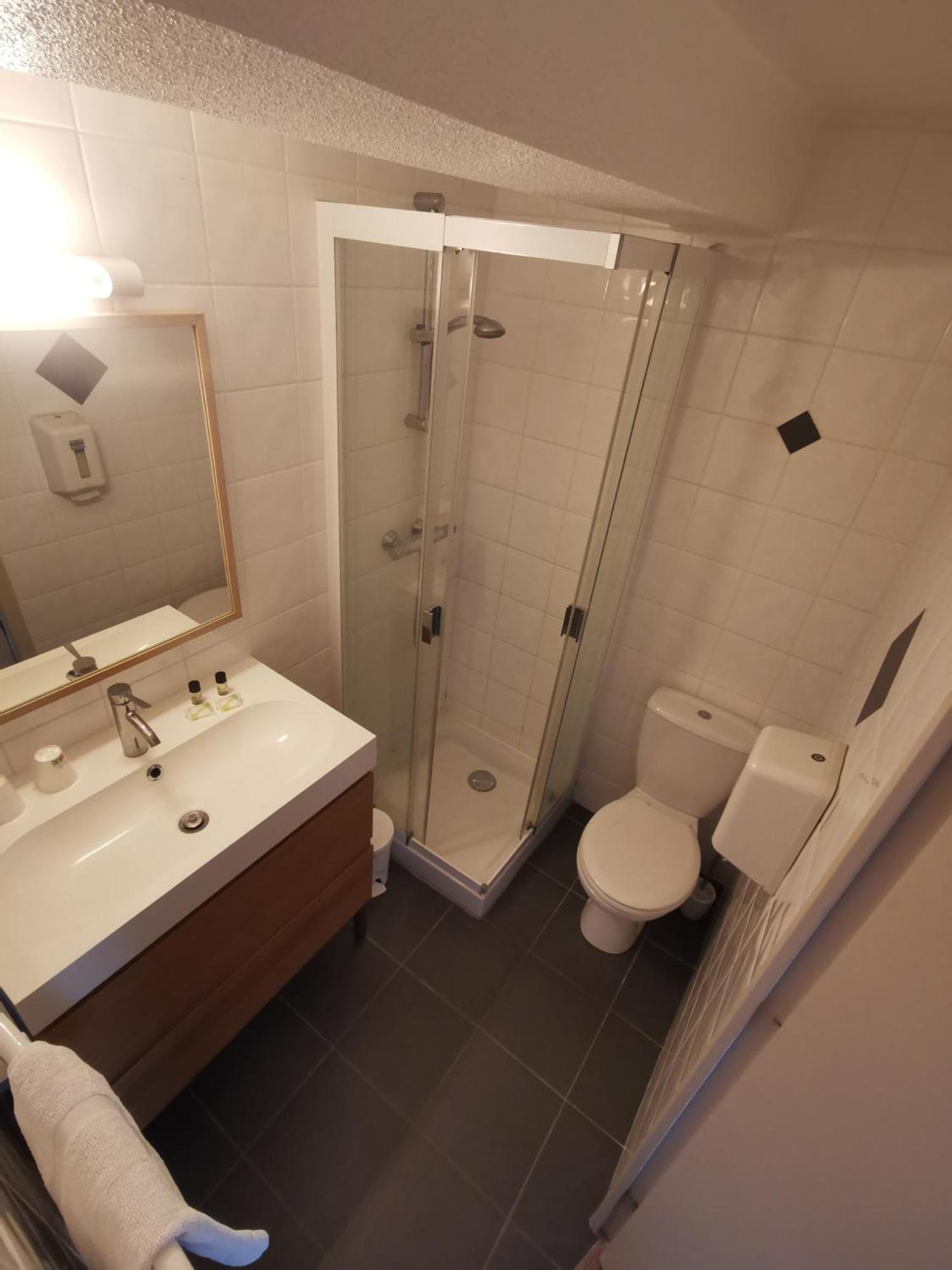 L'auberge de St Julien Saint-Julien-de-Jonzy Extérieur photo
